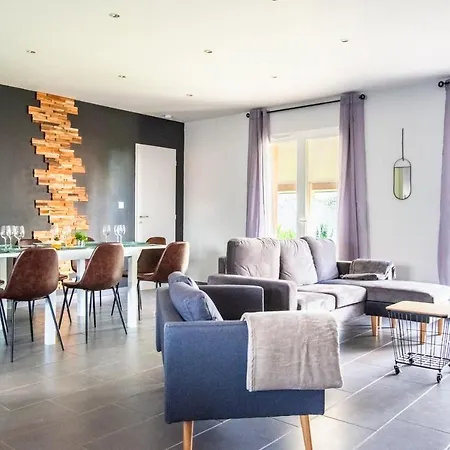 Frenchyhomes Jacuzzi Piscine Wifi 度假居