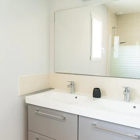 Frenchyhomes Jacuzzi Piscine Wifi 度假居